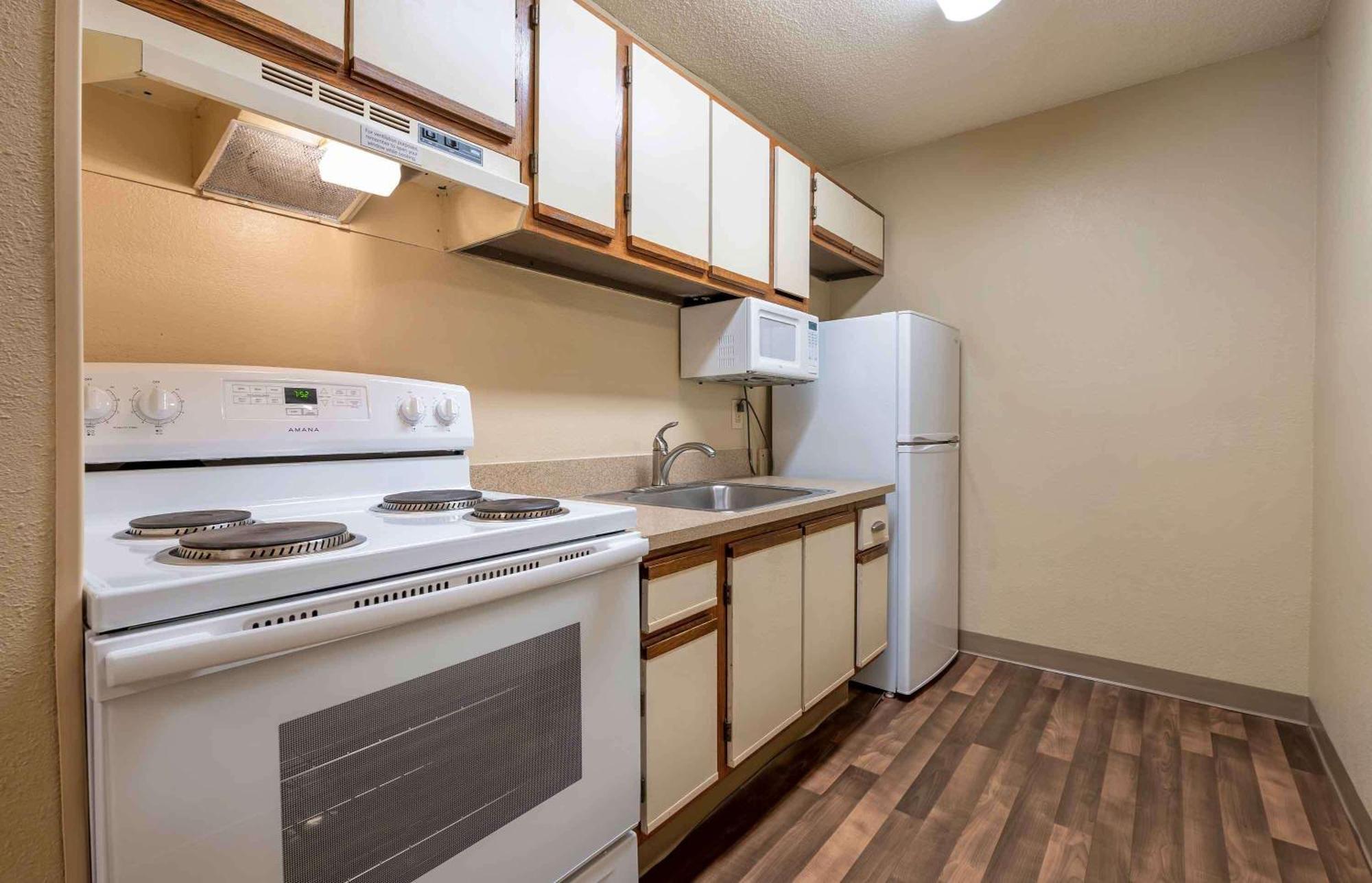 Suburban Studios Indianapolis Northwest - College Parks Extérieur photo