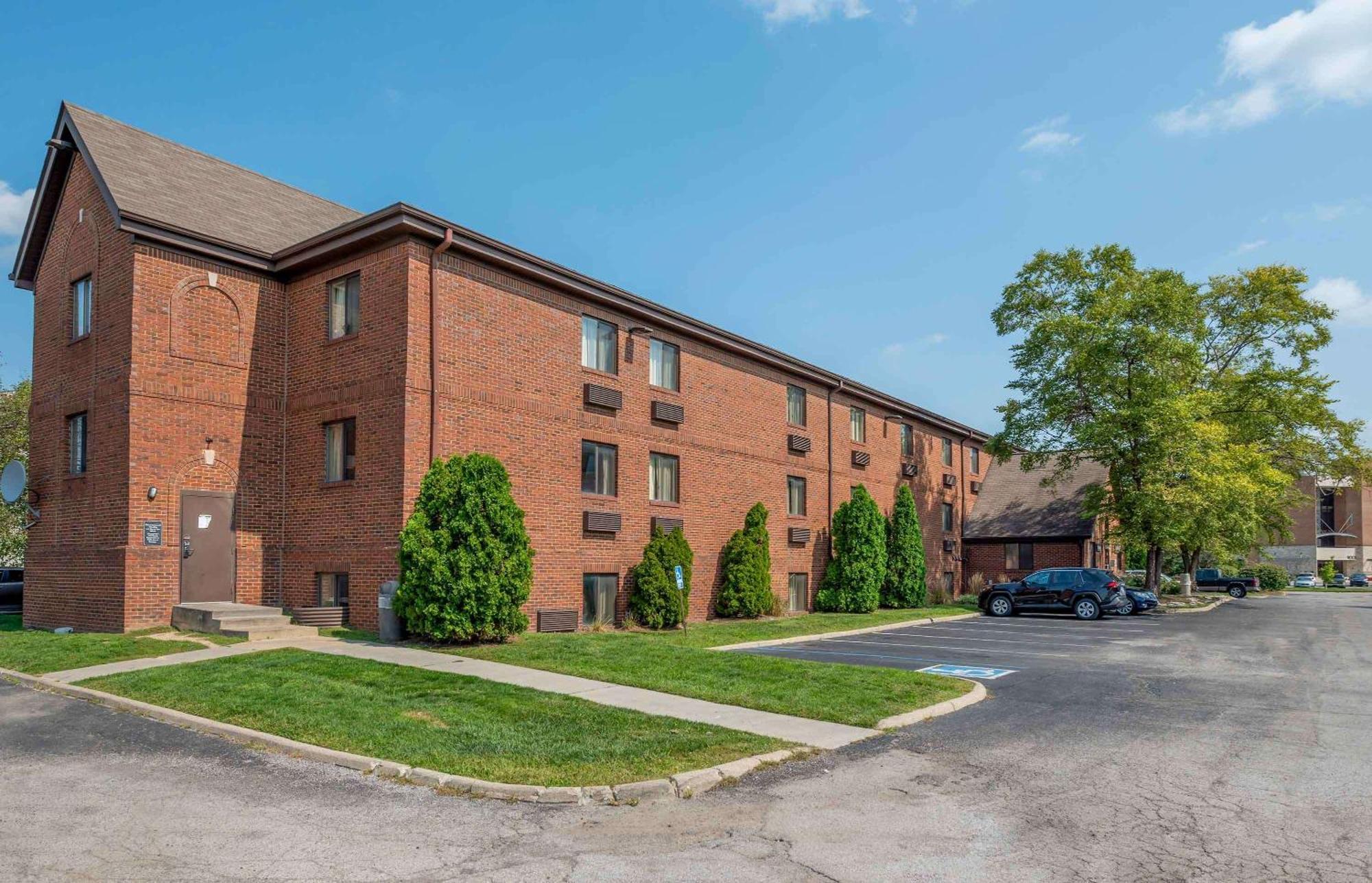 Suburban Studios Indianapolis Northwest - College Parks Extérieur photo